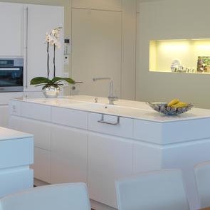 KAWA Design AG ihr Spezialist für Design Badmöbel :: Badezimmermöbel, Duschkabinen, Waschbecken, Sur