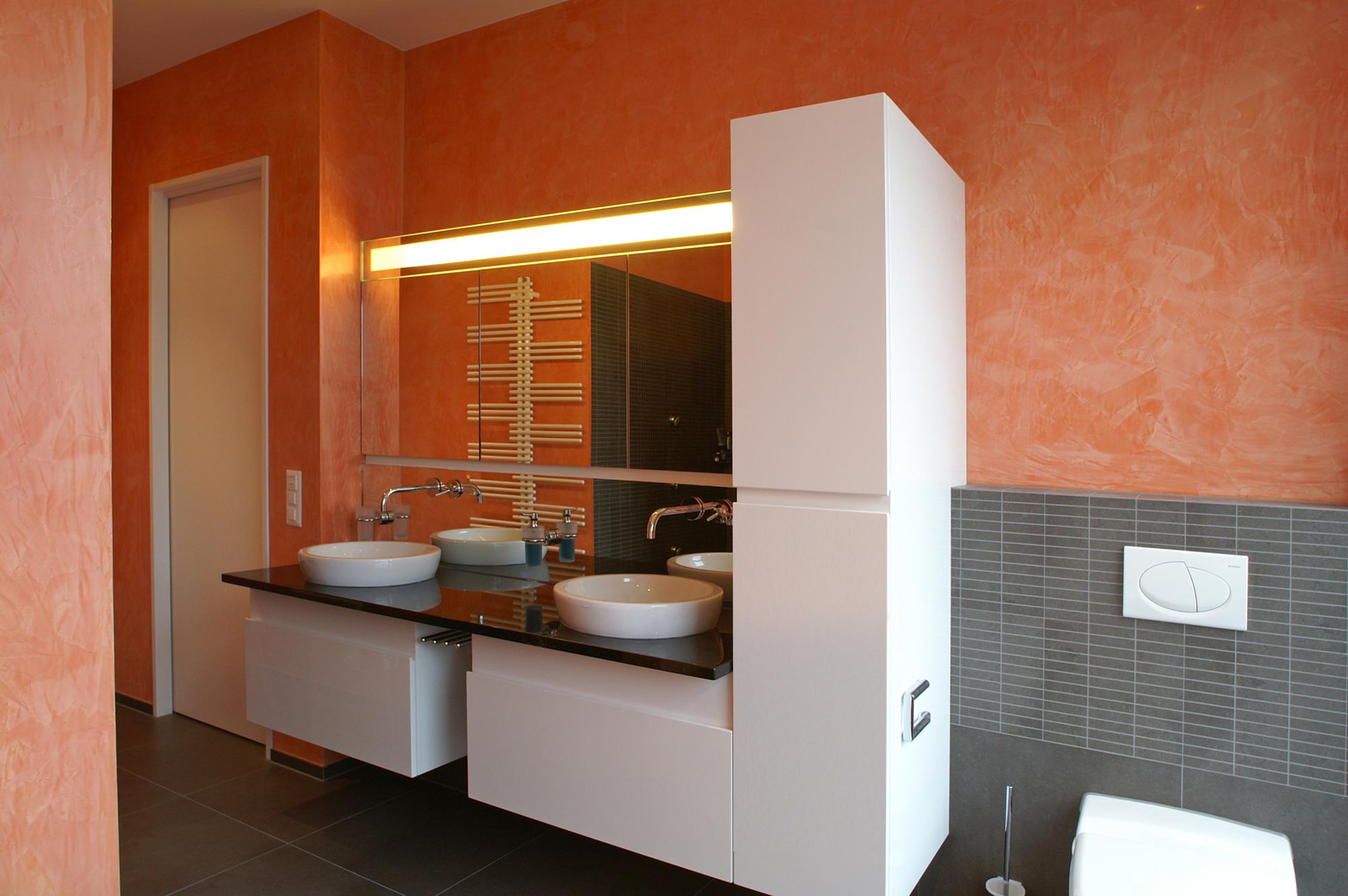 Badmöbel in Hochglanzlack - Bäder & Badumbau-Spezialist für Küchen & Küchenbau, Moderne Küchen, Küchenumbau, Küchenbau, Bäder, Renovationen, Sursee, Willisau, Zentralschweiz, Luzern, Zofingen