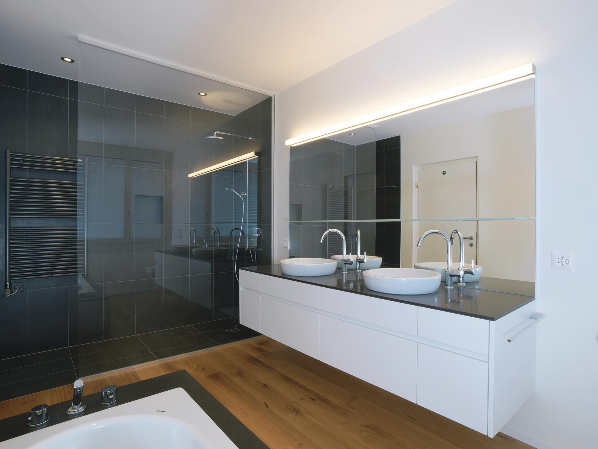 Badmöbel mit Aufsatzlavabo - Bäder & Badumbau-Spezialist für Küchen & Küchenbau, Moderne Küchen, Küchenumbau, Küchenbau, Bäder, Renovationen, Sursee, Willisau, Zentralschweiz, Luzern, Zofingen