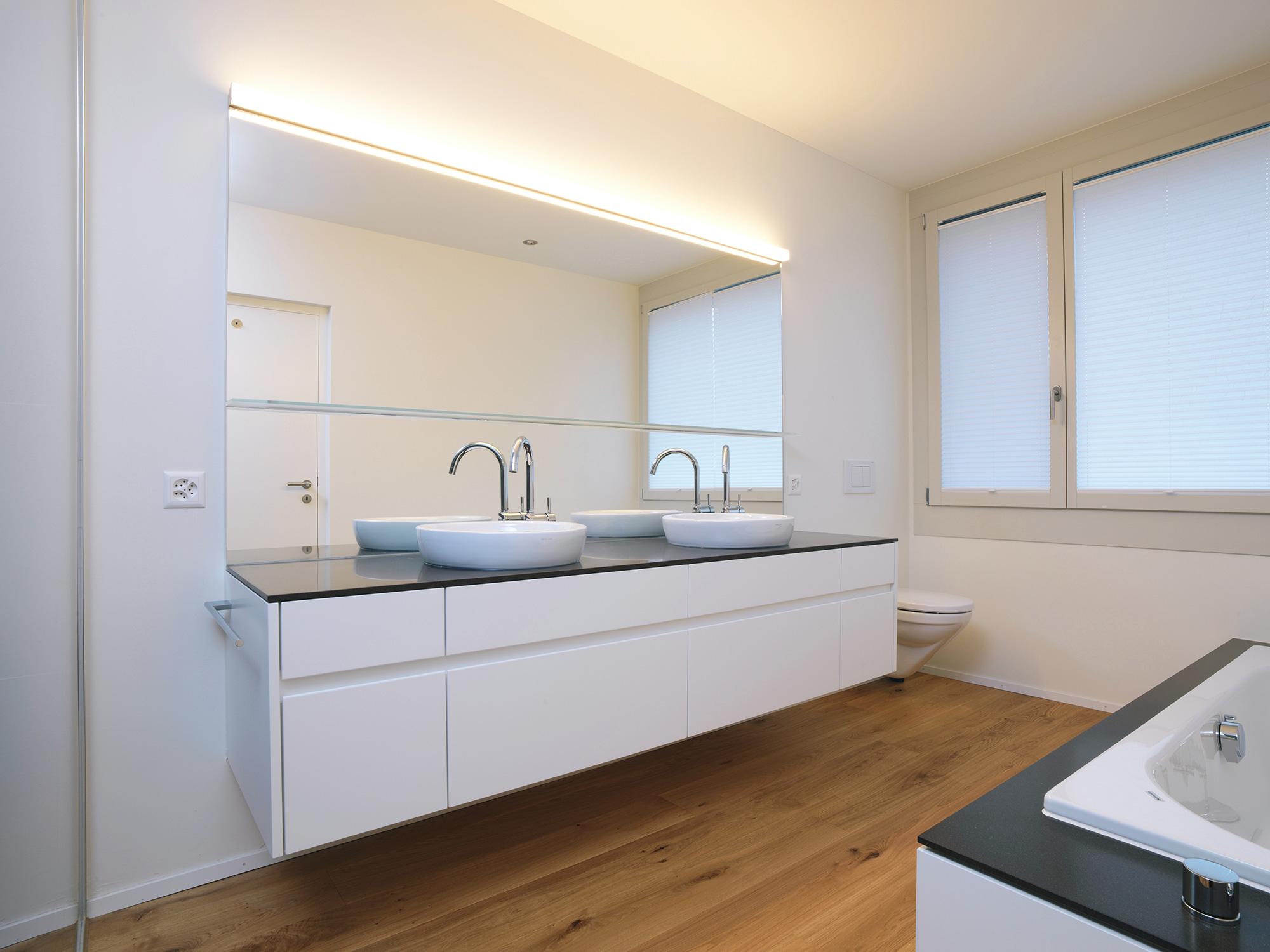 Badmöbel mit Aufsatzlavabo - Bäder & Badumbau-Spezialist für Küchen & Küchenbau, Moderne Küchen, Küchenumbau, Küchenbau, Bäder, Renovationen, Sursee, Willisau, Zentralschweiz, Luzern, Zofingen