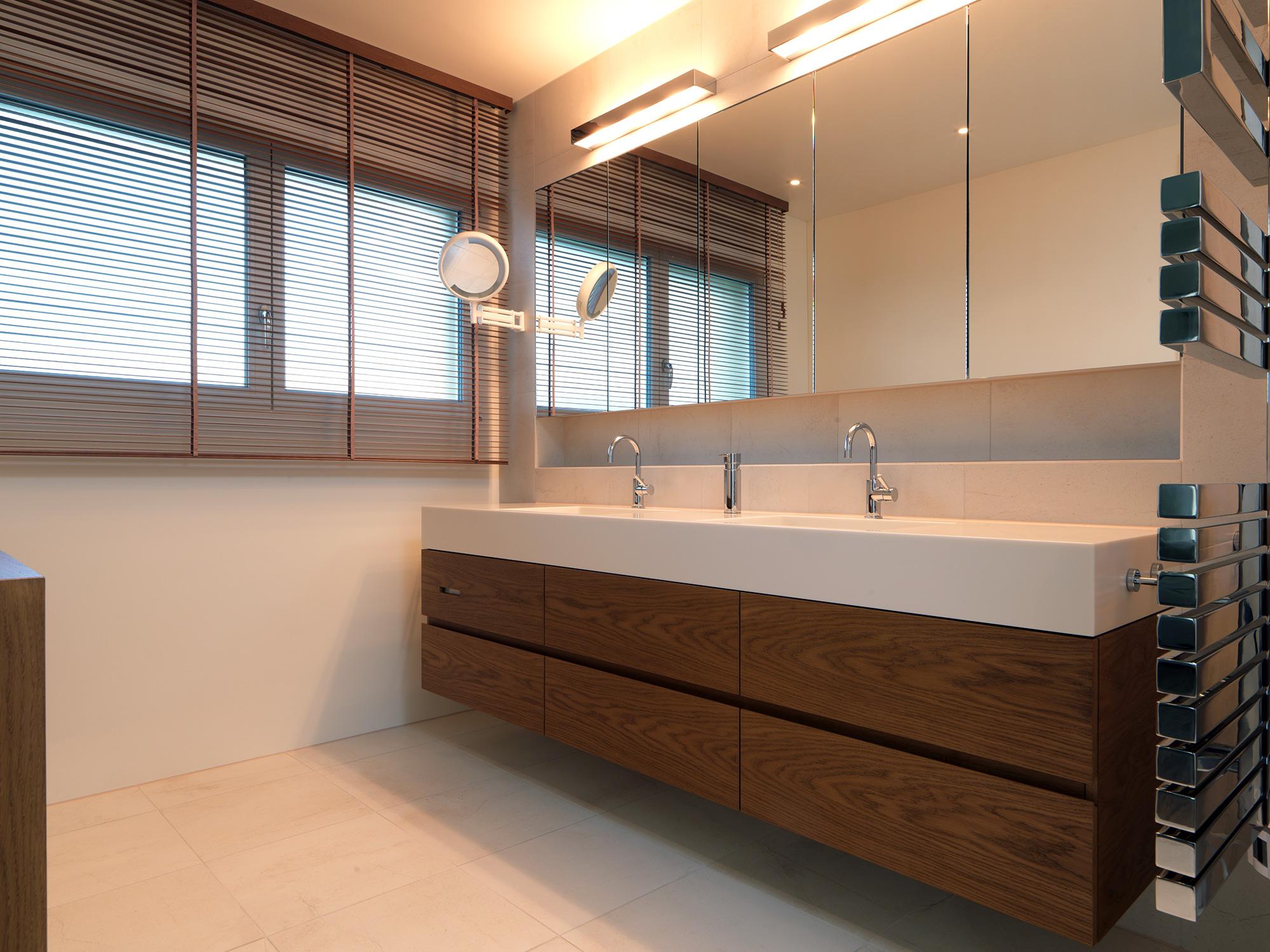 Badmöbel und Spiegelschrank - Bäder & Badumbau-Spezialist für Küchen & Küchenbau, Moderne Küchen, Küchenumbau, Küchenbau, Bäder, Renovationen, Sursee, Willisau, Zentralschweiz, Luzern, Zofingen