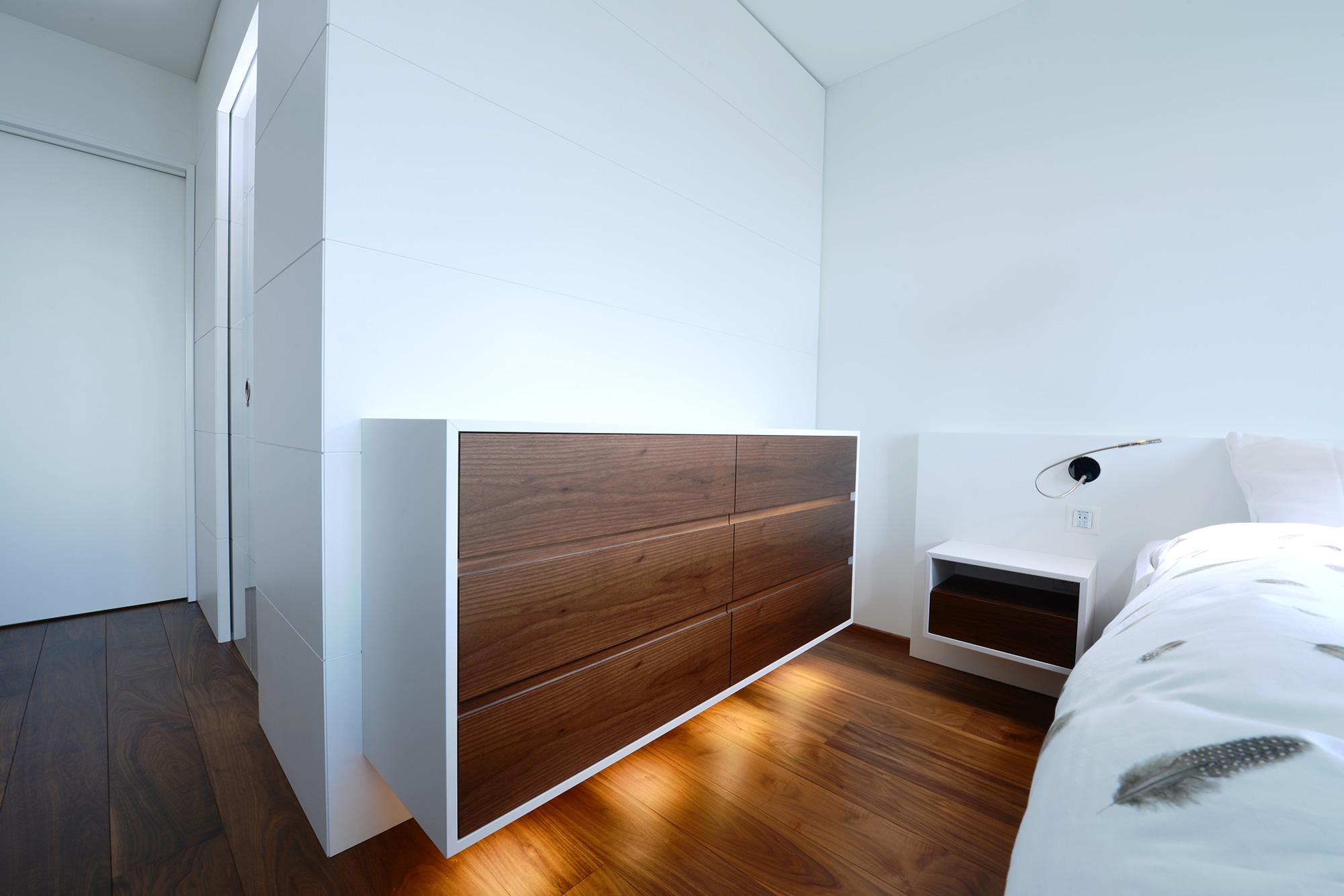 Einbaugarderobe mit Reduit - Raumgestaltung & Innenarchitektur-Spezialist für Küchen & Küchenbau, Moderne Küchen, Küchenumbau, Küchenbau, Bäder, Renovationen, Sursee, Willisau, Zentralschweiz, Luzern, Zofingen