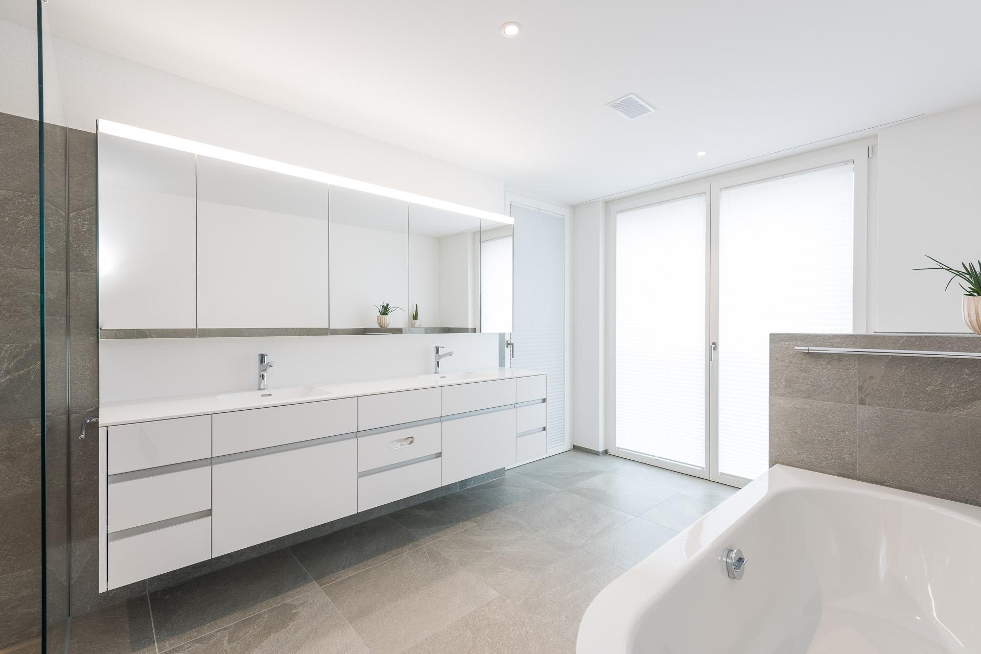 Küche und Innenausbau - Bäder & Badumbau,Küchen & Küchenumbau,Raumgestaltung & Innenarchitektur-Spezialist für Küchen & Küchenbau, Moderne Küchen, Küchenumbau, Küchenbau, Bäder, Renovationen, Sursee, Willisau, Zentralschweiz, Luzern, Zofingen