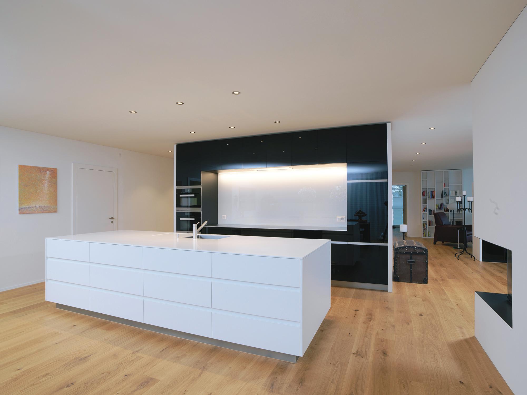 Glasküche mit Himacsinsel - Küchen & Küchenumbau-Spezialist für Küchen & Küchenbau, Moderne Küchen, Küchenumbau, Küchenbau, Bäder, Renovationen, Sursee, Willisau, Zentralschweiz, Luzern, Zofingen