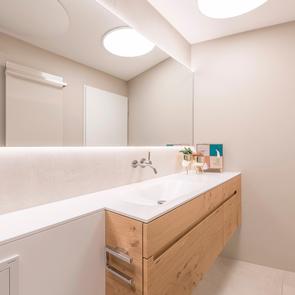 Gradlinigkeit auf engstem Raum... - KAWA Design AG :: Küchen Raum Bäder, Sursee, Willisau, Luzern, Zofingen