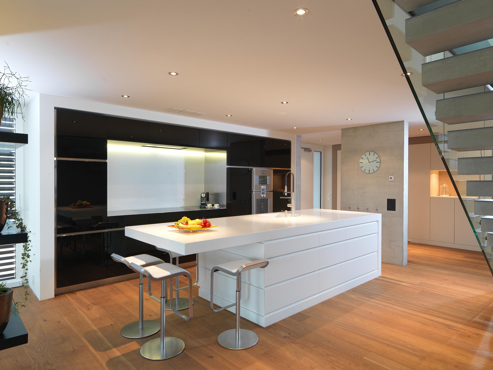 Himacsküche mit Glasfronten - Küchen & Küchenumbau-Spezialist für Küchen & Küchenbau, Moderne Küchen, Küchenumbau, Küchenbau, Bäder, Renovationen, Sursee, Willisau, Zentralschweiz, Luzern, Zofingen