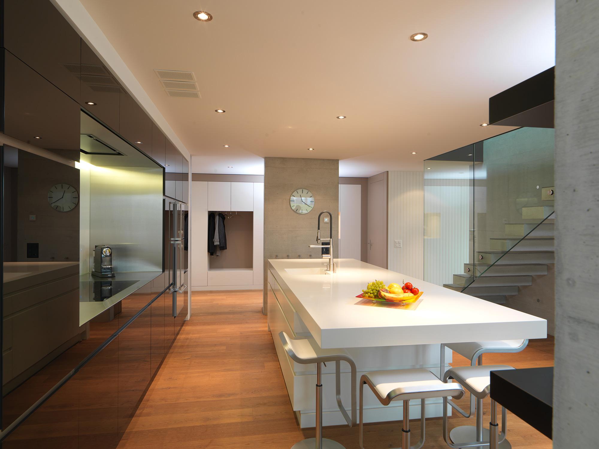 Himacsküche mit Glasfronten - Küchen & Küchenumbau-Spezialist für Küchen & Küchenbau, Moderne Küchen, Küchenumbau, Küchenbau, Bäder, Renovationen, Sursee, Willisau, Zentralschweiz, Luzern, Zofingen