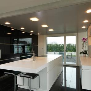 Hochglanzküche in Risch - KAWA Design AG :: Küchen Raum Bäder, Sursee, Willisau, Luzern, Zofingen