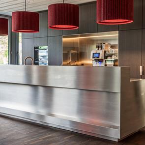 Holz und Stahl im Einklang ... - KAWA Design AG :: Küchen Raum Bäder, Sursee, Willisau, Luzern, Zofingen