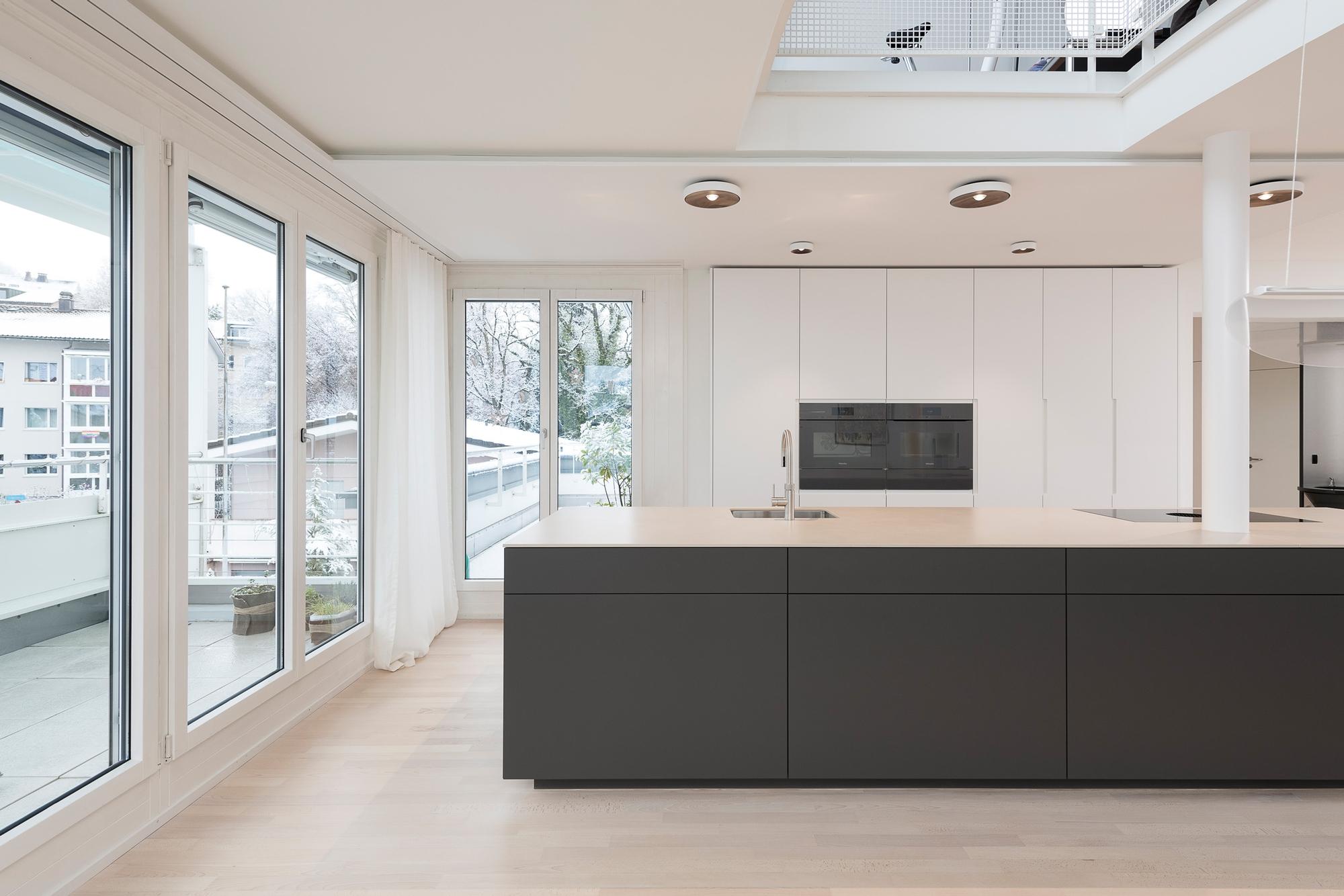 Klare Anordnung in der Küche schafft Platz ... - Küchen & Küchenumbau-Spezialist für Küchen & Küchenbau, Moderne Küchen, Küchenumbau, Küchenbau, Bäder, Renovationen, Sursee, Willisau, Zentralschweiz, Luzern, Zofingen