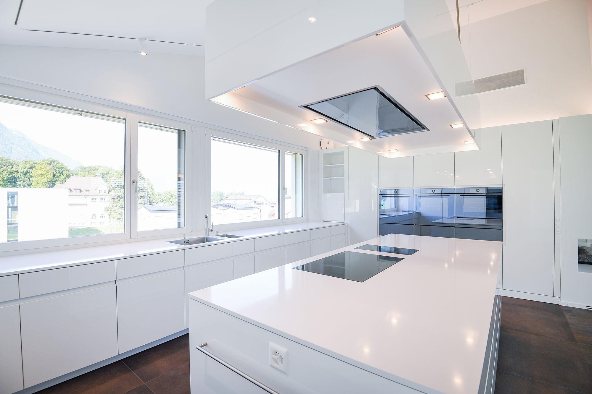 Klare Linienführung... - Küchen & Küchenumbau-Spezialist für Küchen & Küchenbau, Moderne Küchen, Küchenumbau, Küchenbau, Bäder, Renovationen, Sursee, Willisau, Zentralschweiz, Luzern, Zofingen