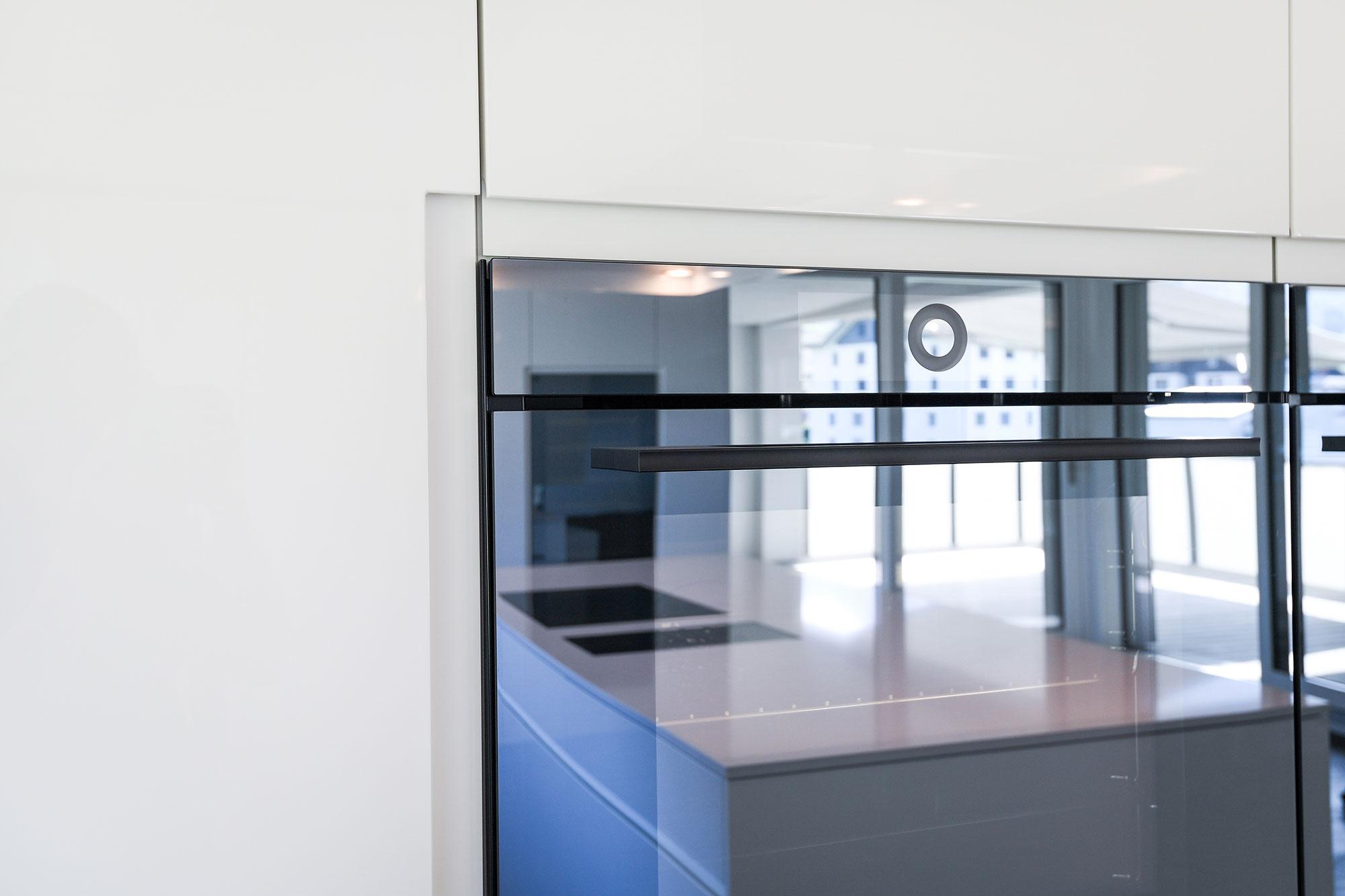Klare Linienführung... - Küchen & Küchenumbau-Spezialist für Küchen & Küchenbau, Moderne Küchen, Küchenumbau, Küchenbau, Bäder, Renovationen, Sursee, Willisau, Zentralschweiz, Luzern, Zofingen