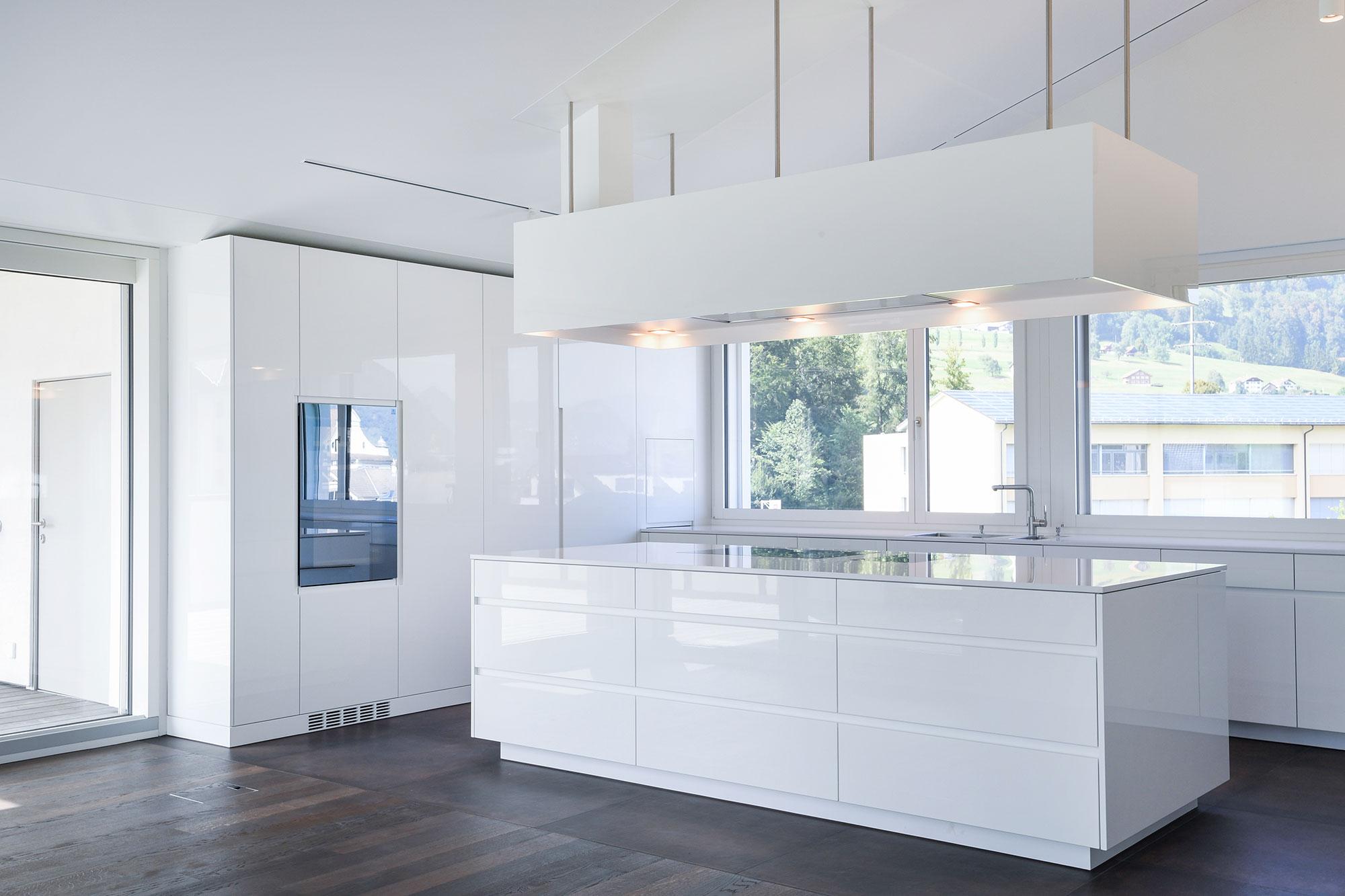 Klare Linienführung... - Küchen & Küchenumbau-Spezialist für Küchen & Küchenbau, Moderne Küchen, Küchenumbau, Küchenbau, Bäder, Renovationen, Sursee, Willisau, Zentralschweiz, Luzern, Zofingen