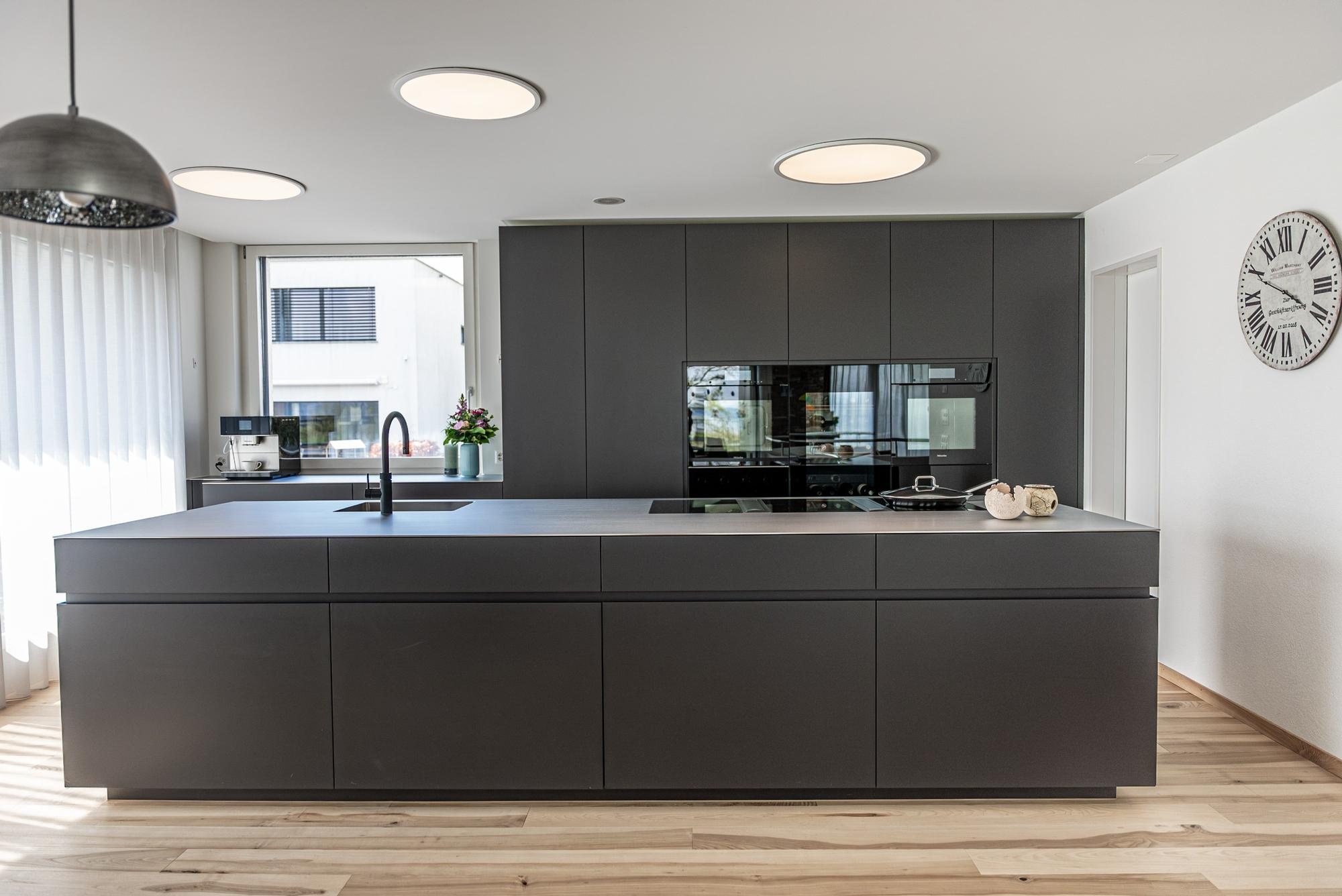 Kochen wie ein Profi... - Küchen & Küchenumbau-Spezialist für Küchen & Küchenbau, Moderne Küchen, Küchenumbau, Küchenbau, Bäder, Renovationen, Sursee, Willisau, Zentralschweiz, Luzern, Zofingen