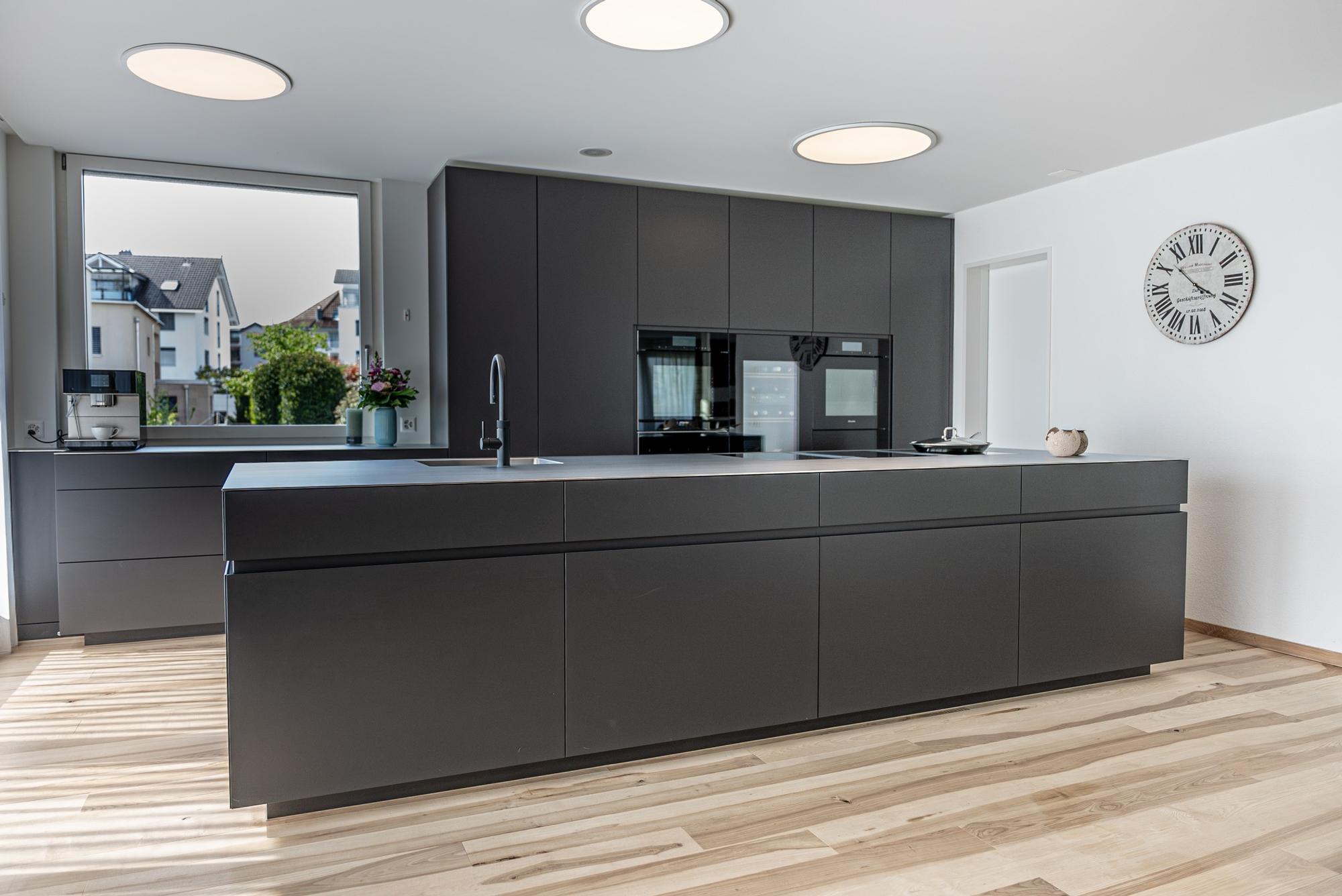 Kochen wie ein Profi... - Küchen & Küchenumbau-Spezialist für Küchen & Küchenbau, Moderne Küchen, Küchenumbau, Küchenbau, Bäder, Renovationen, Sursee, Willisau, Zentralschweiz, Luzern, Zofingen