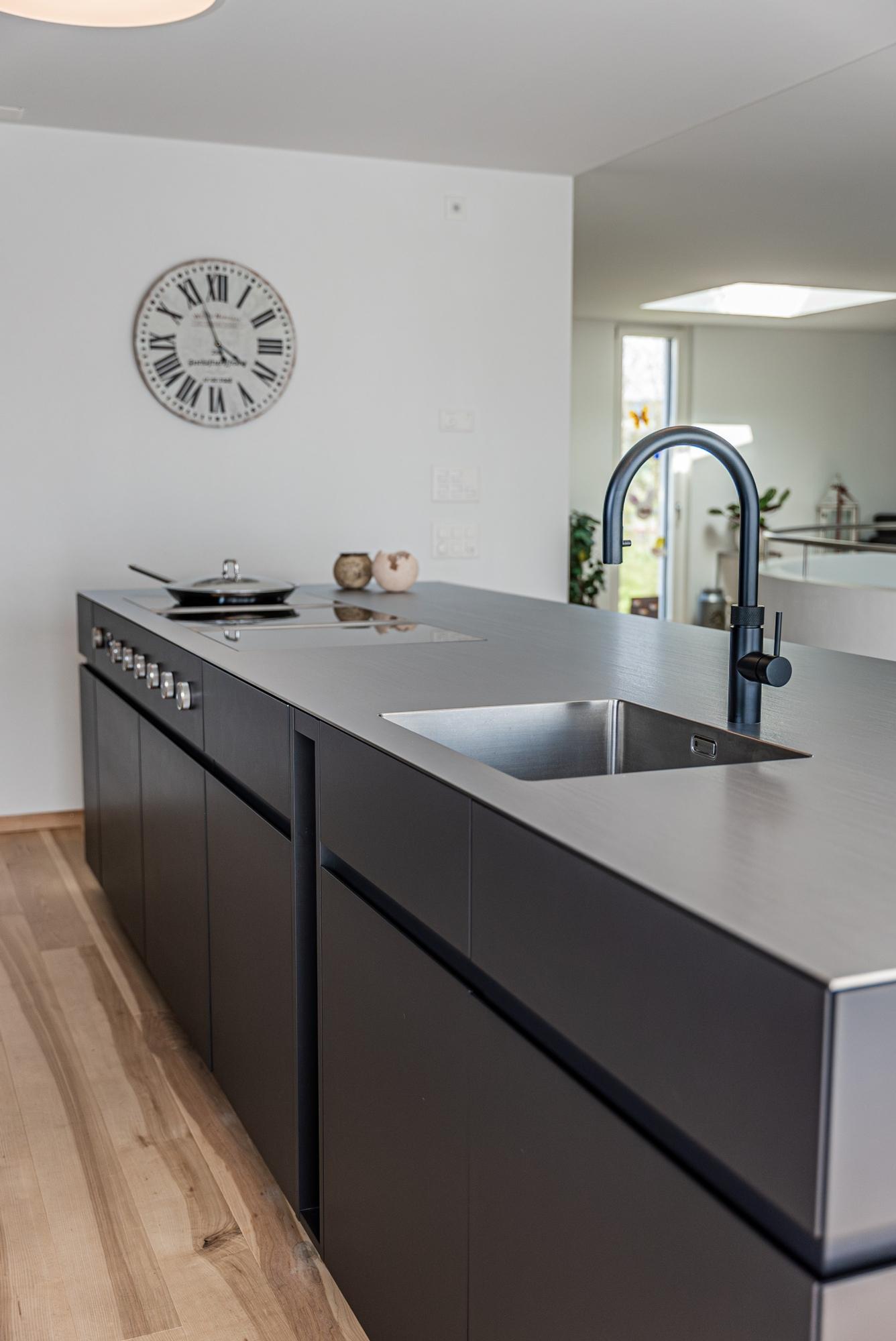 Kochen wie ein Profi... - Küchen & Küchenumbau-Spezialist für Küchen & Küchenbau, Moderne Küchen, Küchenumbau, Küchenbau, Bäder, Renovationen, Sursee, Willisau, Zentralschweiz, Luzern, Zofingen