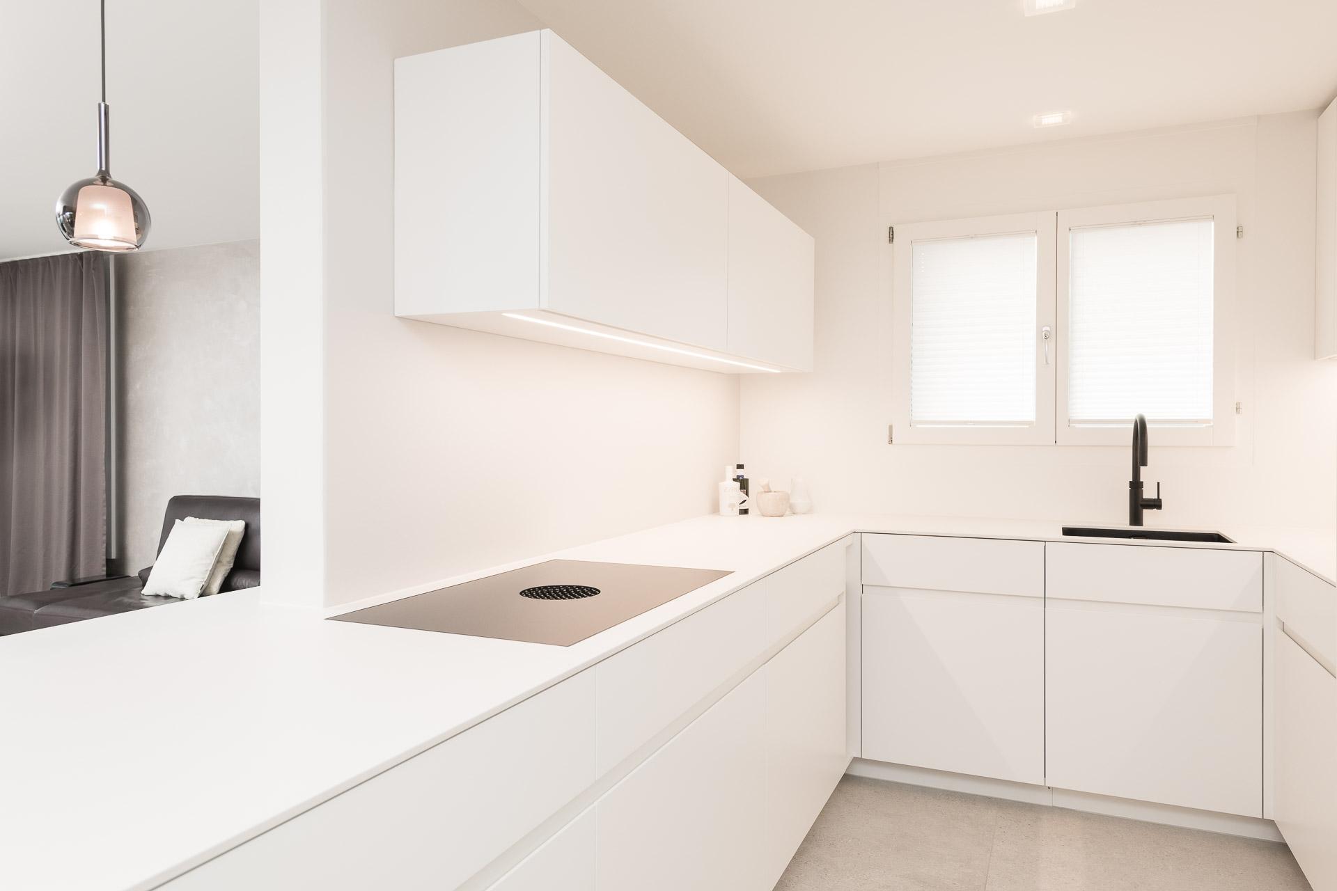 Kontraste im Detail... - Küchen & Küchenumbau-Spezialist für Küchen & Küchenbau, Moderne Küchen, Küchenumbau, Küchenbau, Bäder, Renovationen, Sursee, Willisau, Zentralschweiz, Luzern, Zofingen