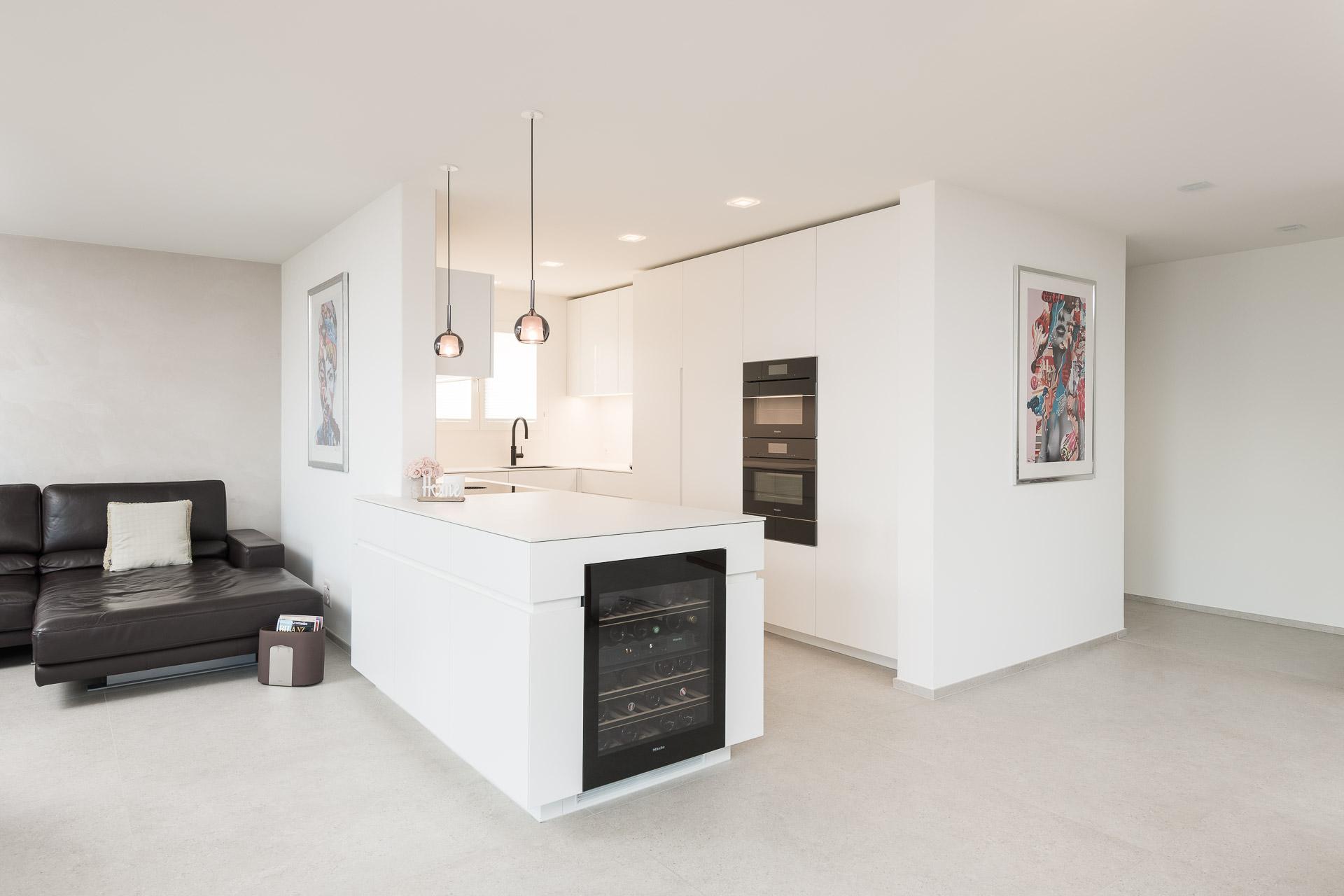 Kontraste im Detail... - Küchen & Küchenumbau-Spezialist für Küchen & Küchenbau, Moderne Küchen, Küchenumbau, Küchenbau, Bäder, Renovationen, Sursee, Willisau, Zentralschweiz, Luzern, Zofingen