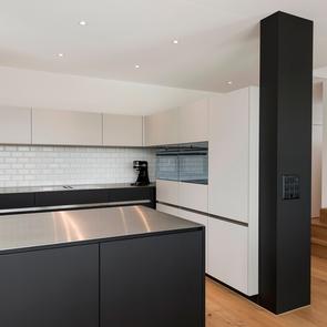 Küche als Raumtrenner ... - KAWA Design AG :: Küchen Raum Bäder, Sursee, Willisau, Luzern, Zofingen