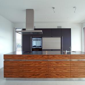 Küche in Holz und Lack - KAWA Design AG :: Küchen Raum Bäder, Sursee, Willisau, Luzern, Zofingen