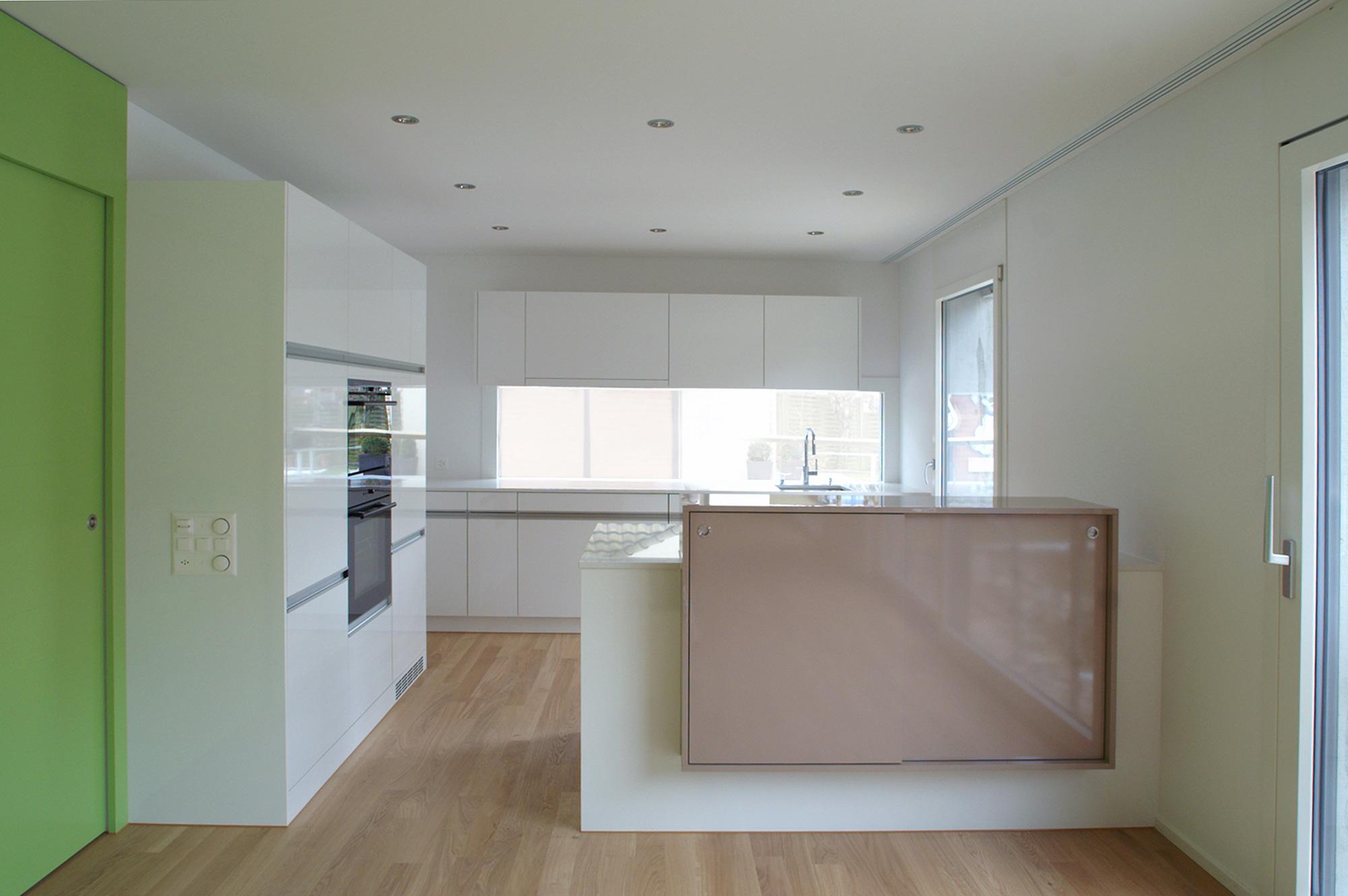 Küche mit Barelement - Küchen & Küchenumbau-Spezialist für Küchen & Küchenbau, Moderne Küchen, Küchenumbau, Küchenbau, Bäder, Renovationen, Sursee, Willisau, Zentralschweiz, Luzern, Zofingen