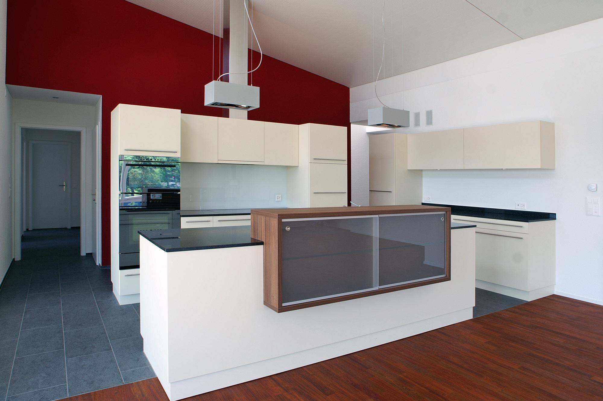 Küche mit  Insel und Barelement - Küchen & Küchenumbau-Spezialist für Küchen & Küchenbau, Moderne Küchen, Küchenumbau, Küchenbau, Bäder, Renovationen, Sursee, Willisau, Zentralschweiz, Luzern, Zofingen