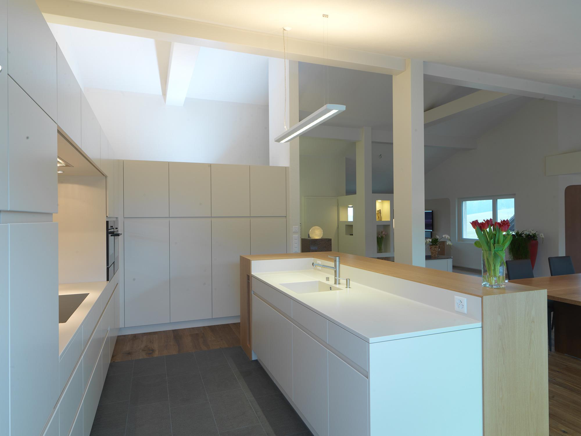 Kücheneinrichtung Dachgeschoss - Küchen & Küchenumbau-Spezialist für Küchen & Küchenbau, Moderne Küchen, Küchenumbau, Küchenbau, Bäder, Renovationen, Sursee, Willisau, Zentralschweiz, Luzern, Zofingen