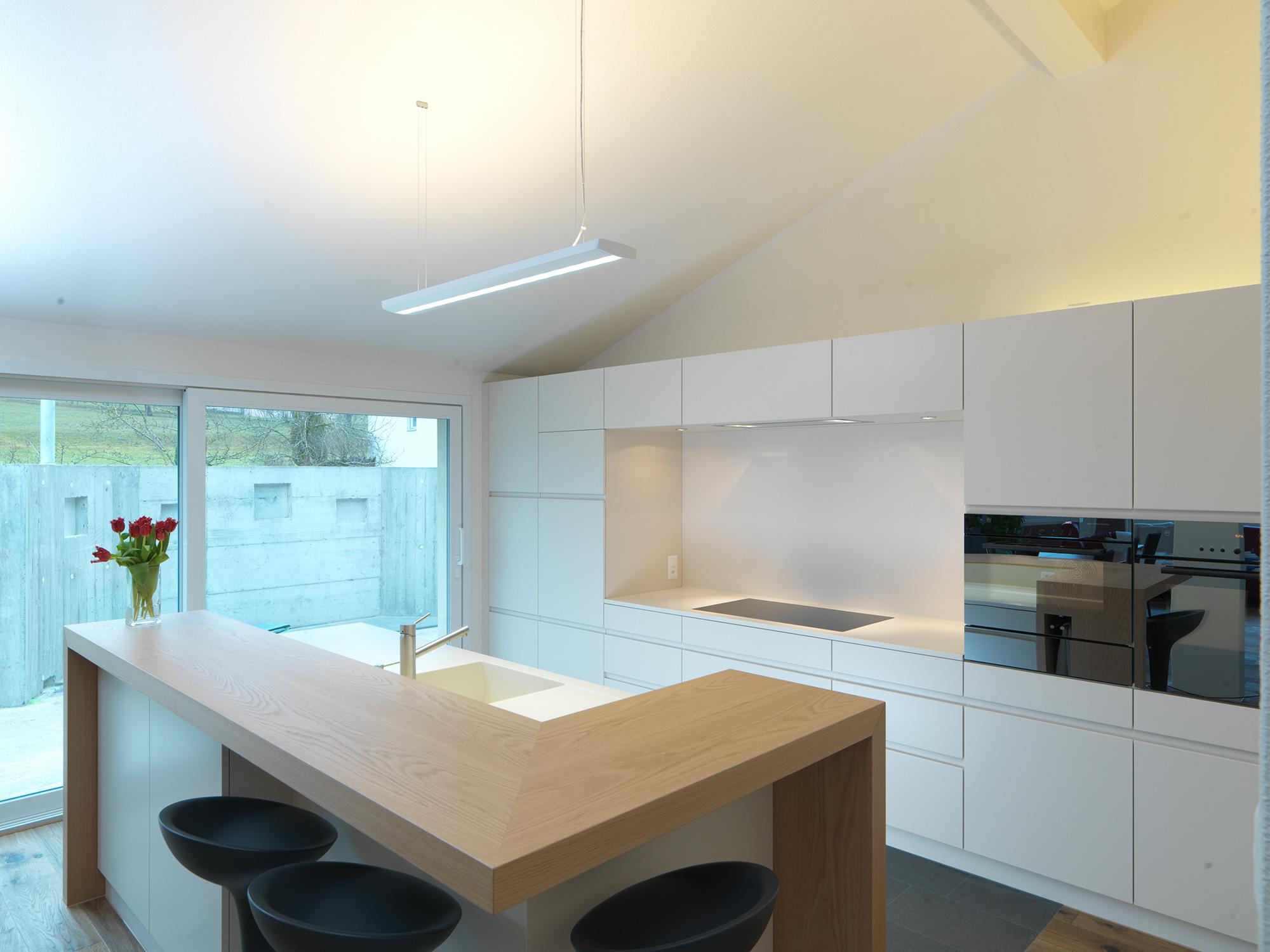 Kücheneinrichtung Dachgeschoss - Küchen & Küchenumbau-Spezialist für Küchen & Küchenbau, Moderne Küchen, Küchenumbau, Küchenbau, Bäder, Renovationen, Sursee, Willisau, Zentralschweiz, Luzern, Zofingen