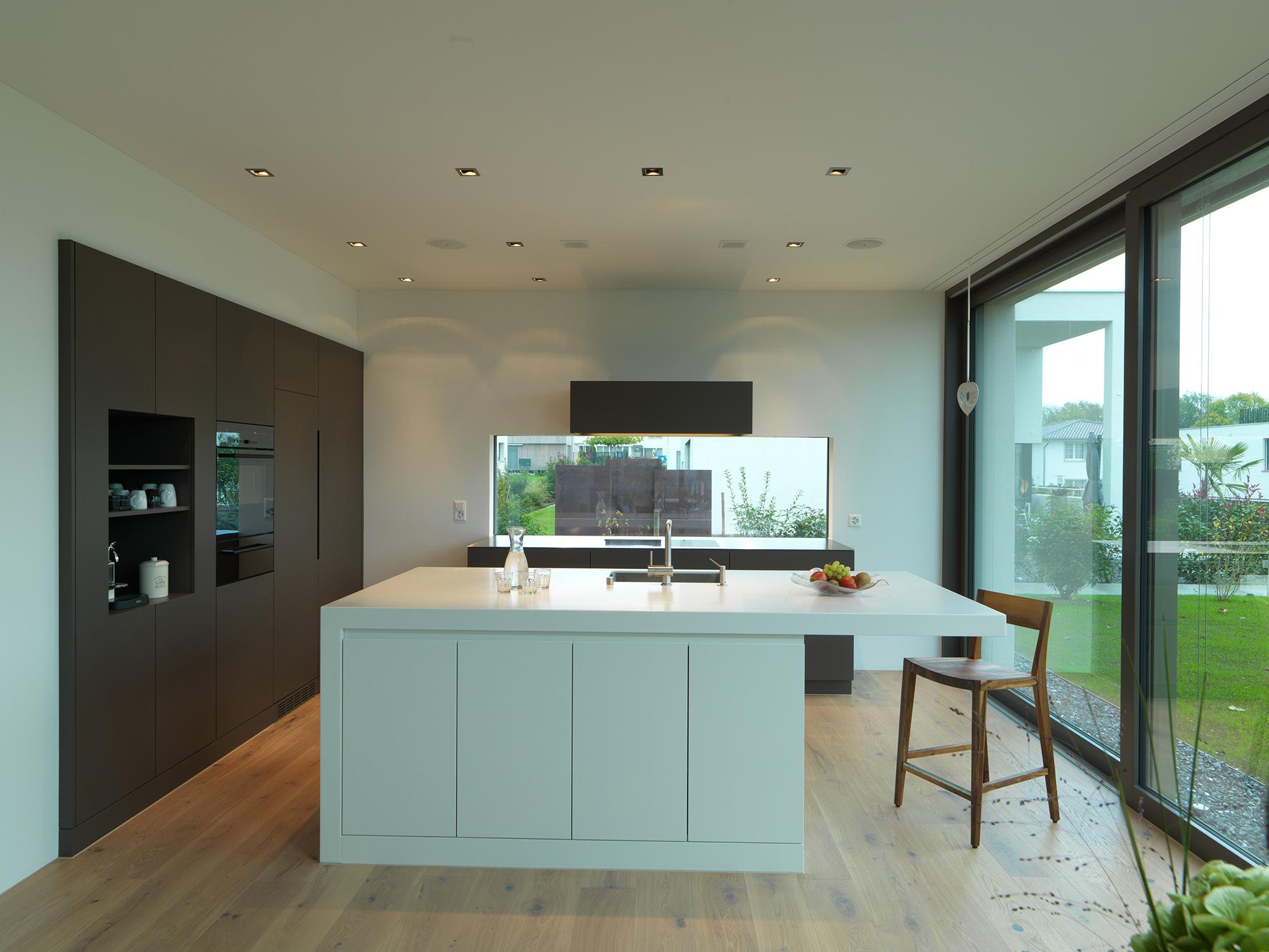 Lackküche mit Himacsinsel - Küchen & Küchenumbau-Spezialist für Küchen & Küchenbau, Moderne Küchen, Küchenumbau, Küchenbau, Bäder, Renovationen, Sursee, Willisau, Zentralschweiz, Luzern, Zofingen