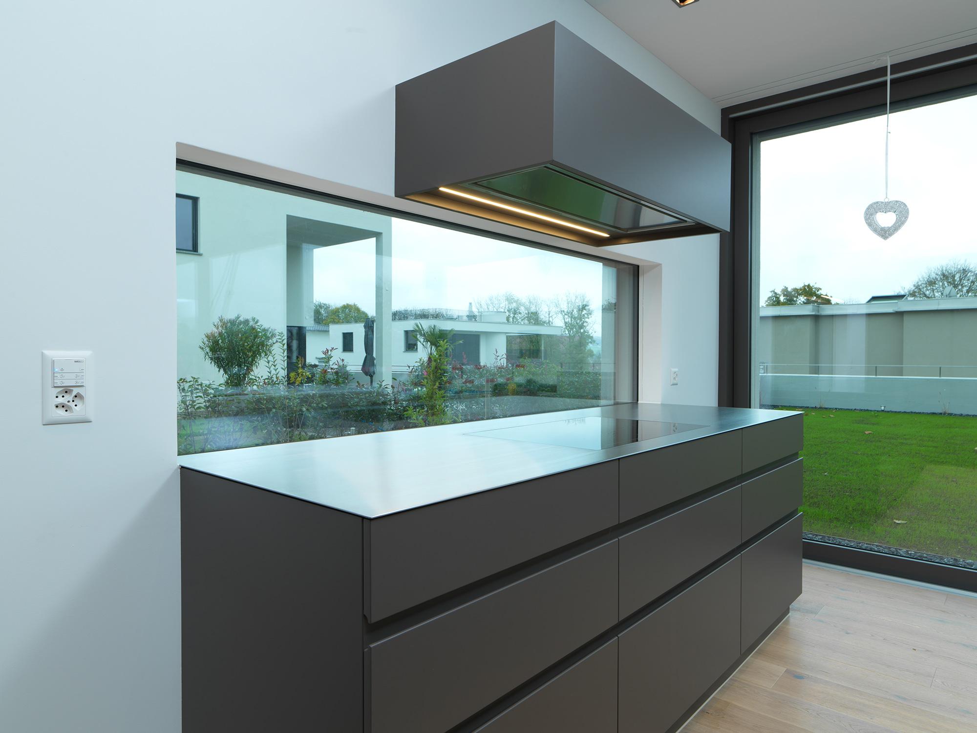 Lackküche mit Himacsinsel - Küchen & Küchenumbau-Spezialist für Küchen & Küchenbau, Moderne Küchen, Küchenumbau, Küchenbau, Bäder, Renovationen, Sursee, Willisau, Zentralschweiz, Luzern, Zofingen