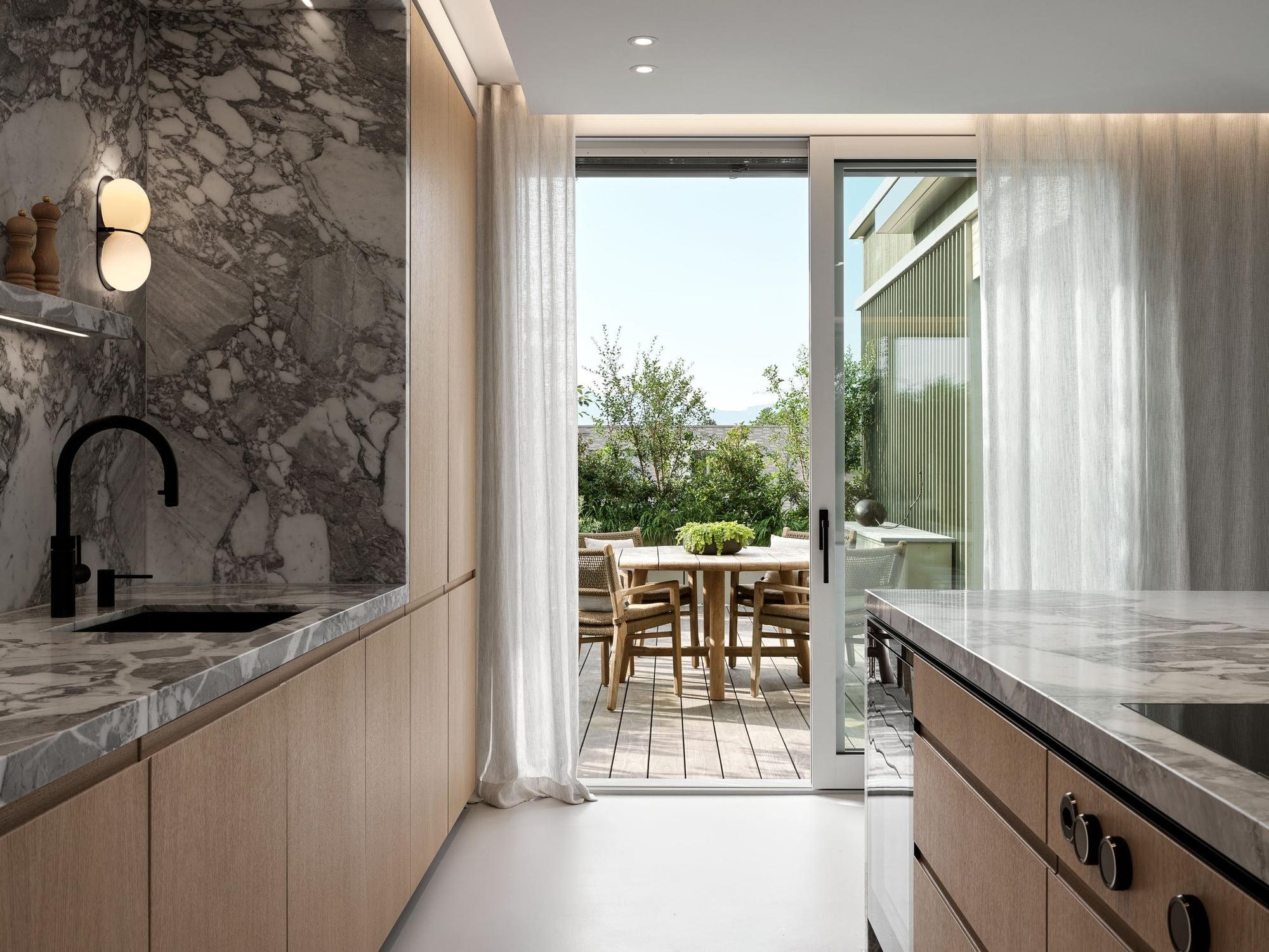 Marmor in Szene gesetzt... - Küchen & Küchenumbau-Spezialist für Küchen & Küchenbau, Moderne Küchen, Küchenumbau, Küchenbau, Bäder, Renovationen, Sursee, Willisau, Zentralschweiz, Luzern, Zofingen