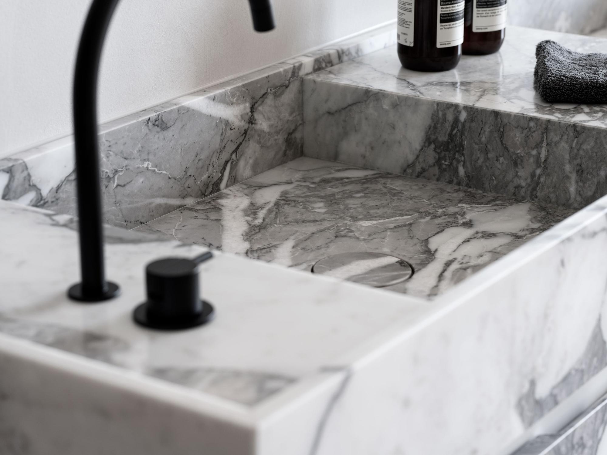 Marmor vollendet... - Bäder & Badumbau-Spezialist für Küchen & Küchenbau, Moderne Küchen, Küchenumbau, Küchenbau, Bäder, Renovationen, Sursee, Willisau, Zentralschweiz, Luzern, Zofingen