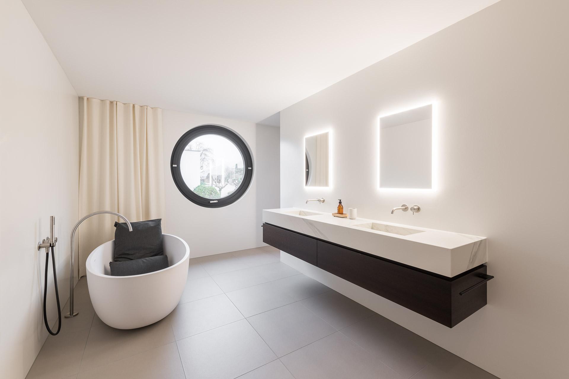 Minimalismus trifft auf Luxus... - Bäder & Badumbau-Spezialist für Küchen & Küchenbau, Moderne Küchen, Küchenumbau, Küchenbau, Bäder, Renovationen, Sursee, Willisau, Zentralschweiz, Luzern, Zofingen