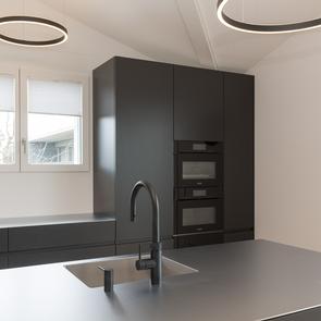 Puristische Eleganz trifft auf warme Natürlichkeit... - KAWA Design AG :: Küchen Raum Bäder, Sursee, Willisau, Luzern, Zofingen