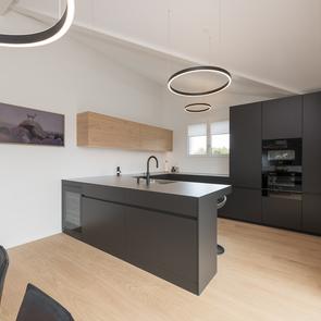 Puristische Eleganz trifft auf warme Natürlichkeit... - KAWA Design AG :: Küchen Raum Bäder, Sursee, Willisau, Luzern, Zofingen