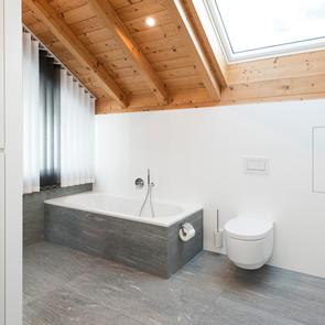 Schlichtes Weiss trifft auf Natur... - KAWA Design AG :: Küchen Raum Bäder, Sursee, Willisau, Luzern, Zofingen