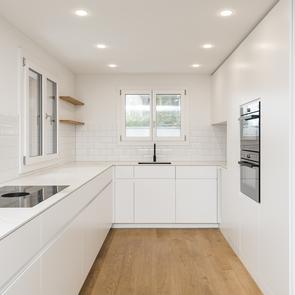 Weisse Eleganz... - KAWA Design AG :: Küchen Raum Bäder, Sursee, Willisau, Luzern, Zofingen