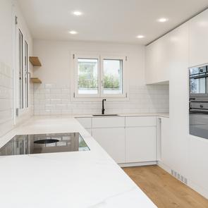 Weisse Eleganz... - KAWA Design AG :: Küchen Raum Bäder, Sursee, Willisau, Luzern, Zofingen