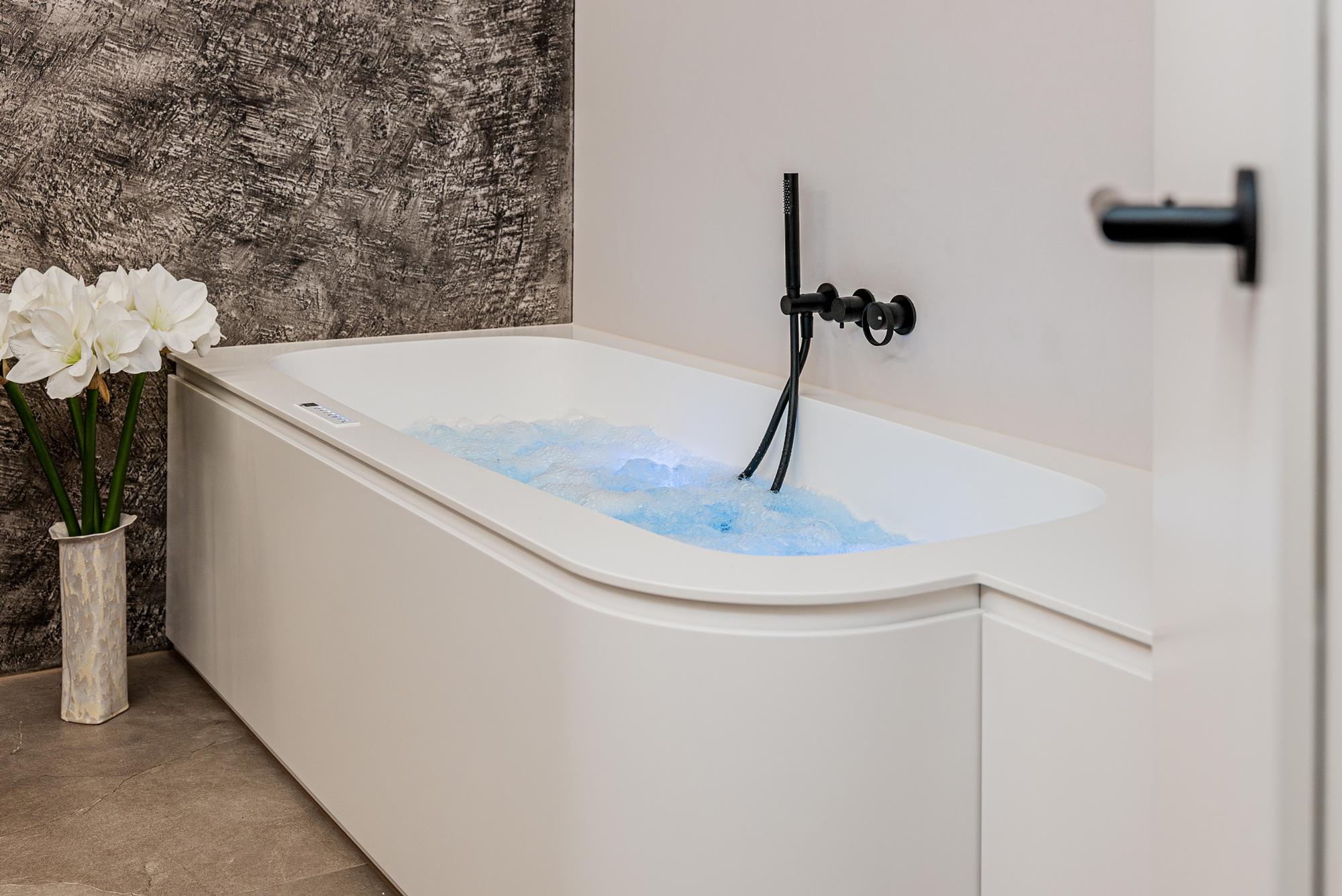 Wellness zu Hause ... - Bäder & Badumbau-Spezialist für Küchen & Küchenbau, Moderne Küchen, Küchenumbau, Küchenbau, Bäder, Renovationen, Sursee, Willisau, Zentralschweiz, Luzern, Zofingen