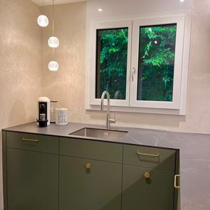 Zeitlose Eleganz in Olivgrün... - KAWA Design AG :: Küchen Raum Bäder, Sursee, Willisau, Luzern, Zofingen