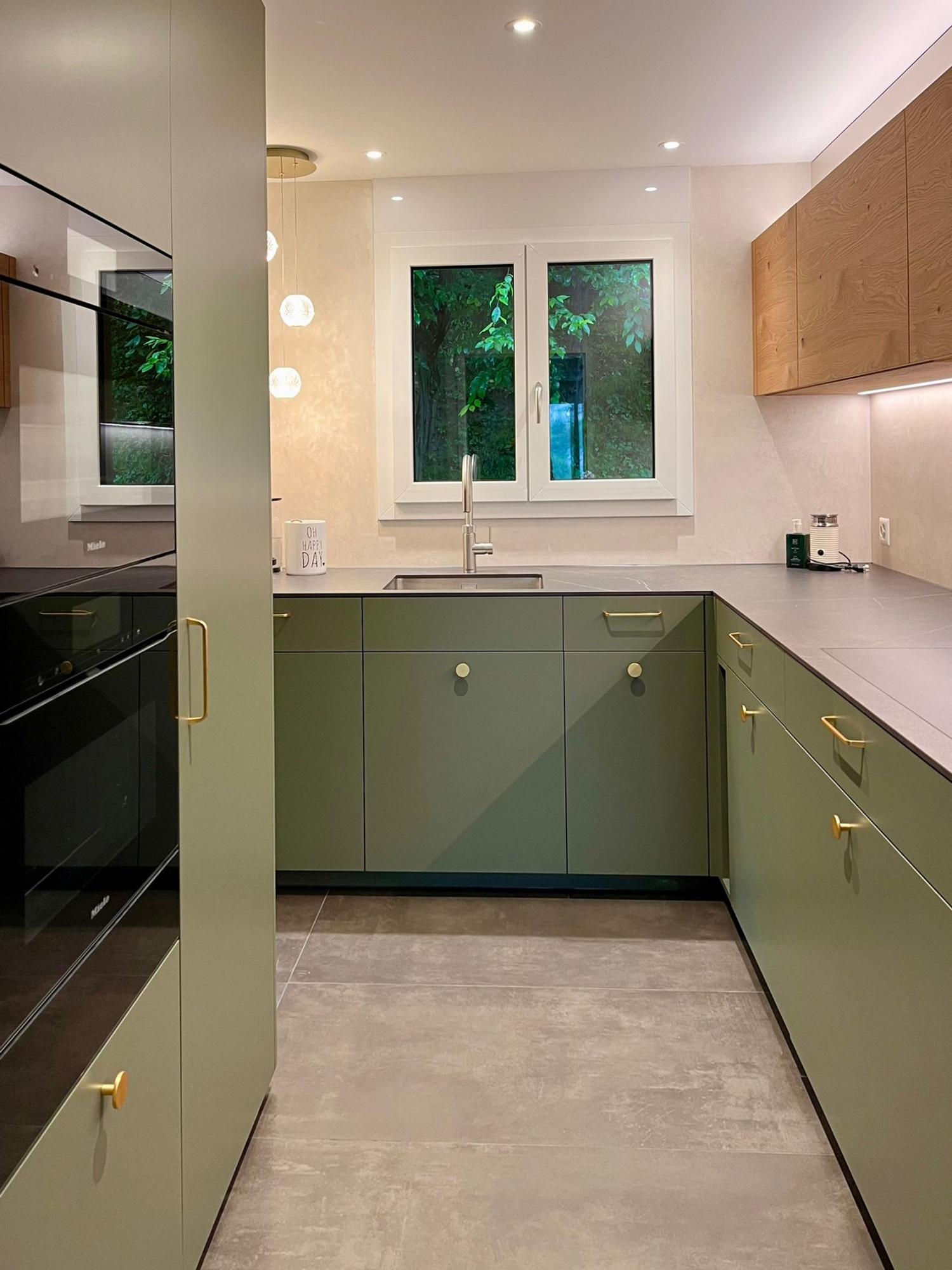 Zeitlose Eleganz in Olivgrün... - Küchen & Küchenumbau-Spezialist für Küchen & Küchenbau, Moderne Küchen, Küchenumbau, Küchenbau, Bäder, Renovationen, Sursee, Willisau, Zentralschweiz, Luzern, Zofingen